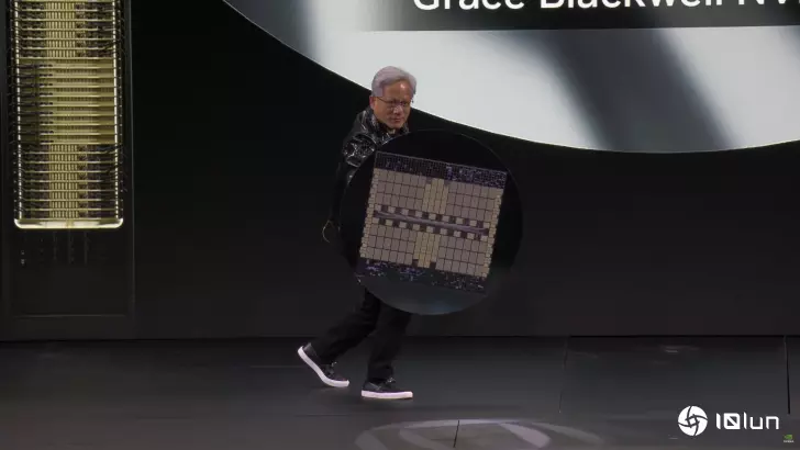 美股配资官网入口 NVIDIA火力全开黑威Ultra GB300单元刚投产，就紧锣密鼓筹备下一代Vera Rubin AI服务器，黄仁勋独树一帜定标准！